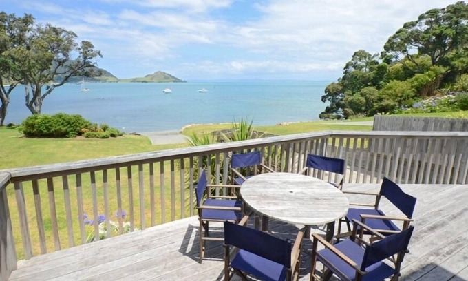 Whangarei Heads Casa | Frente a la playa en una tranquila bahía idílica.