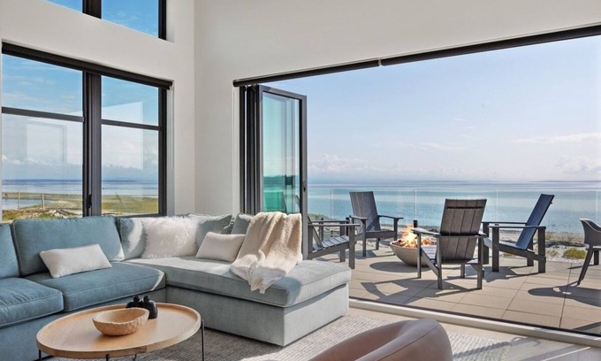 Black Creek Condominio | Beachfront Luxury Suite at THE BEACH HOUSE