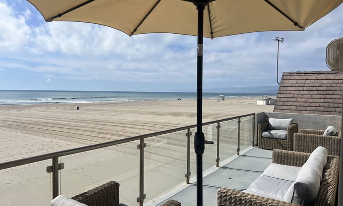 Hollywood Beach Casa | Beachfront Luxury Getaway on the sands of pristine Hollywood Beach - Sleeps 10!
