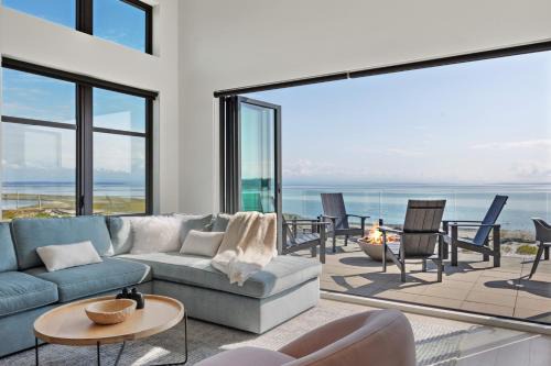Black Creek Casa | Beachfront Luxury Suite #18 at THE BEACH HOUSE