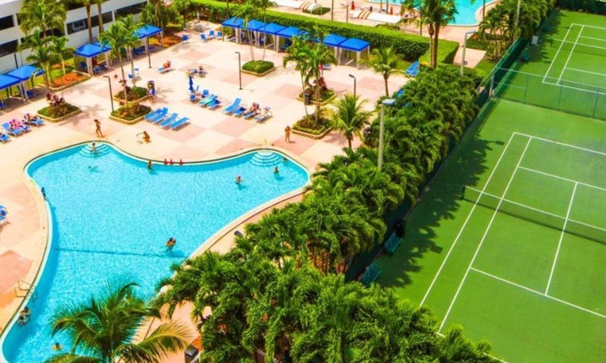 Sunny Isles Beach Apartamento | Beachfront Oasis in Sunny Isles 4BR, Pool & Tennis
