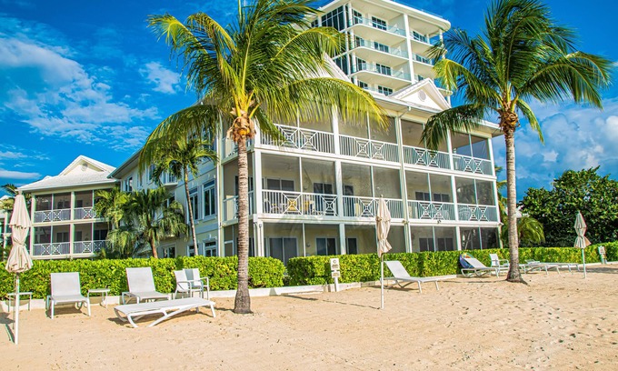Seven Mile Beach Condominio | Condominio frente al mar frente al mar en 7 Mile Beach - 3 Rm - Piscina / Jac