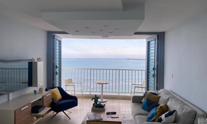 Isla Verde Apartamento | Frente a la playa, todas las ventanas con vista al mar, Isla Verde !!!!!