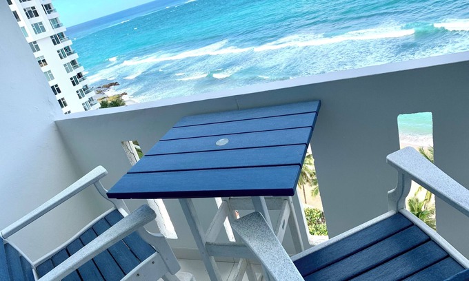 San Juan Apartamento | Beachfront Oceanview 1-bedroom condo with balcony, parking, wifi, AC