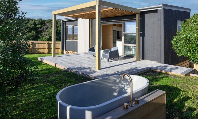 Waikanae Casa | Beachfront, Old Beach Pods - Te Moana