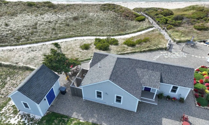 North Truro Casa | Beachfront on Private Beach w/ AC!