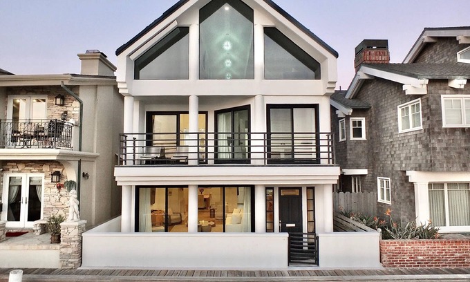 Harbor Casa | Beachfront on the LB Peninsula