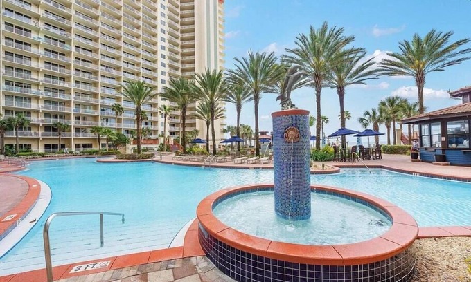 Panama City Beach Complejo | Beachfront Paradise with Reserved Parking