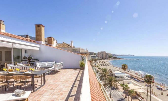 Torreblanca Apartamento | Ático en primera línea de playa con vistas al mar