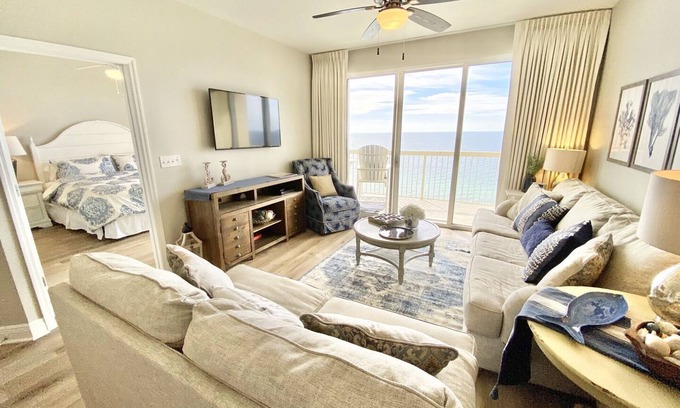 West Panama City Beach Condominio | ☀️Beachfront-Pool+Hot Tub-Fab Amenities-Celadon 2005☀️