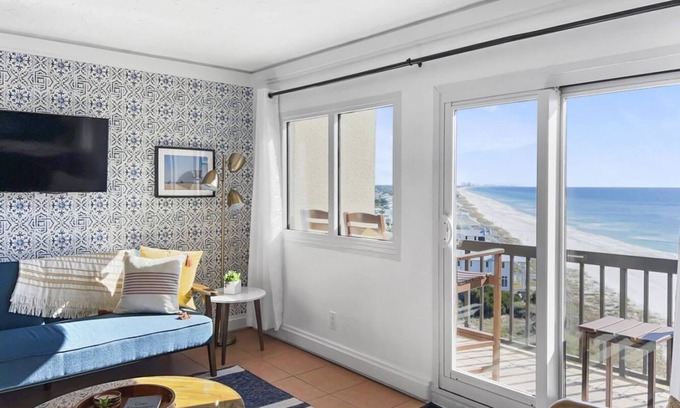 Sunnyside Condominio | ☀️BeachFront-Pool-Tennis Courts-Pinnacle Port 12 Casa Francesca☀️