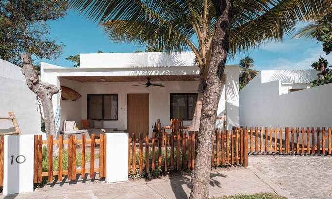 La Libertad Villa | Beachfront Point Break Villa @SurfCity
