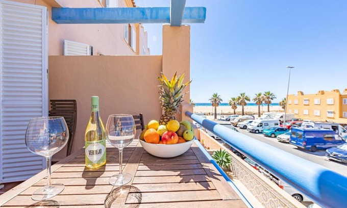 Tarifa Apartamento | Beachfront, pool, terrace & WIFI