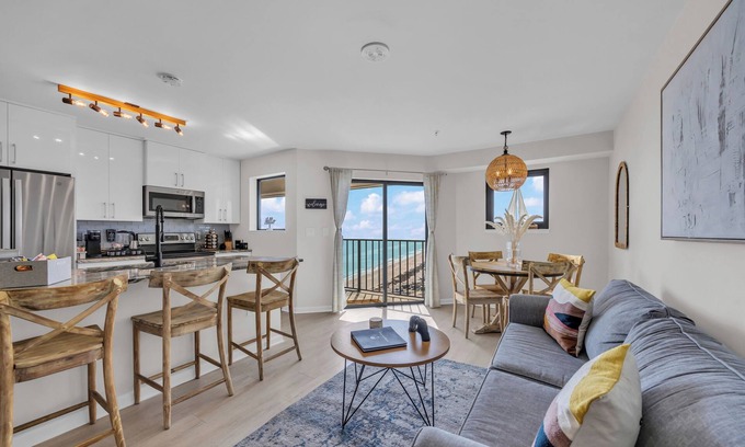 Myrtle Beach Apartamento | Beachfront Resort Oasis - Coastal Elegance Condo!