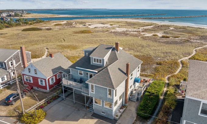 Wells Casa | Beachfront Retreat with Breathtaking Views