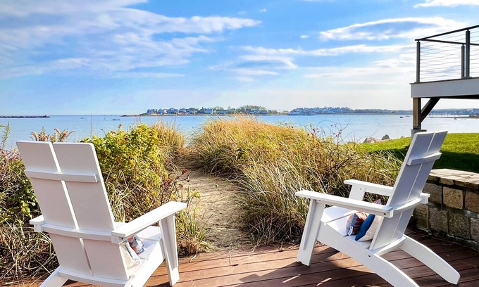 Scituate Casa | Beachfront Scituate Harbor view home short walk to downtown cafes & Lighthouse