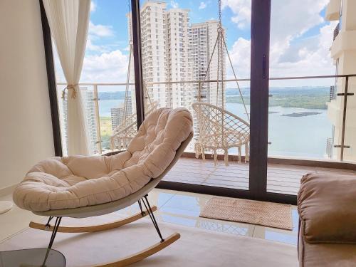 Central District Apartamento | [Beachfront Seaview w Projector] 6-8 Pax, 3 Rooms.