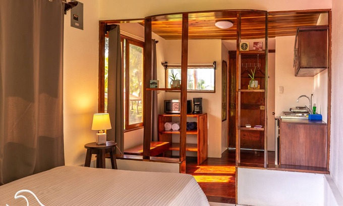 Parrita Casa | Beachfront Studio 4, Playa Palo Seco