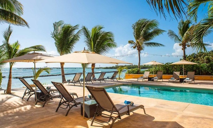 Puerto Aventuras Villa | Beachfront Villa with Tennis Court in Puerto Ave