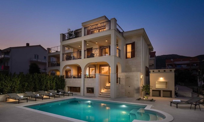 Kastela Villa | TG VILLA KELI 2 ISTOK - Armeria