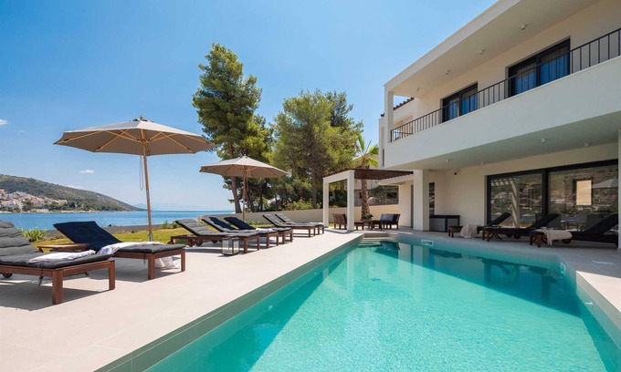 Businci Villa | Beachfront Villa Sea Suprema with Pool