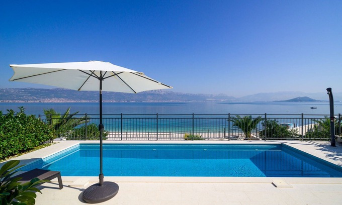 Slatine Villa | Beachfront Villa Lemonade with Pool II
