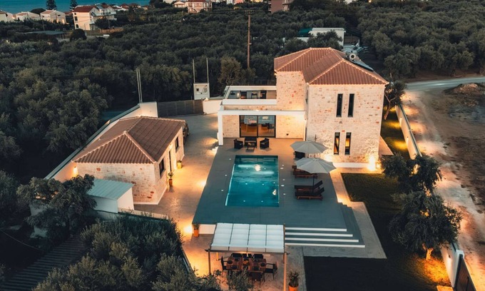 Psarou Villa | Beachfront Villa Volter