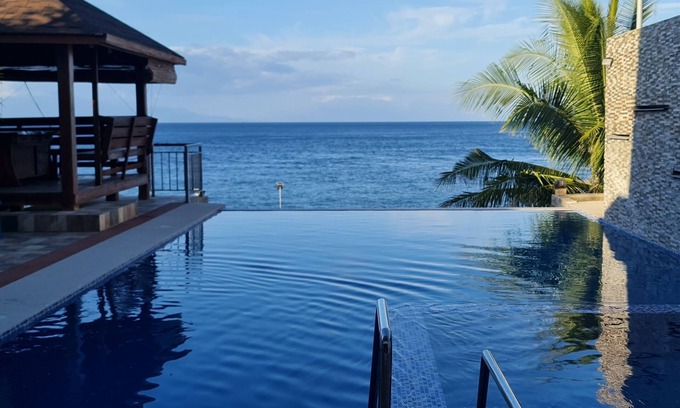Batangas City Casa | Beachfront Villa with Infinity Pool, Well-Equipped Kitchen & Breathtaking Views