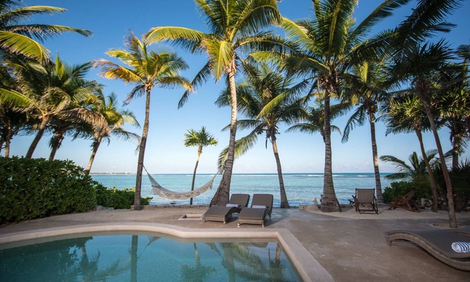 Akumal Casa | Casa Texoma - Villa de lujo frente al mar con personal privado en una comunidad cerrada