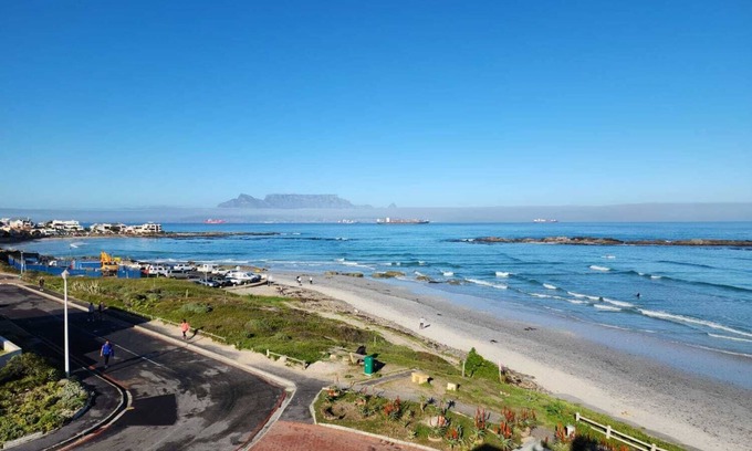 Cape Town Casa | Beachfront villa, kite/wind surfers paradise on Big Bay Beach, Bloubergstrand