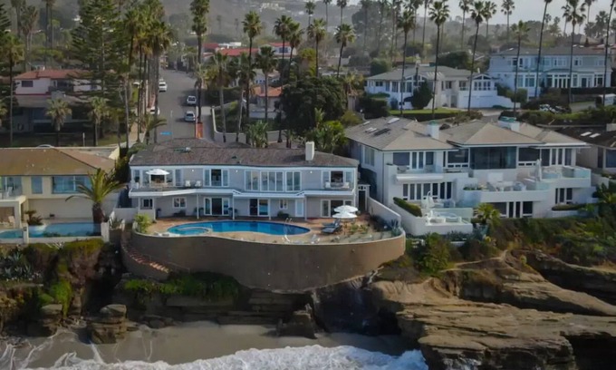 Lower Hermosa Casa | Beachfront Windansea Escape ideal for families