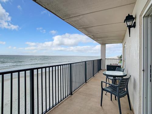 New Smyrna Beach Apartamento | Beachfront with large private balcony ~ Shore Villa Condo