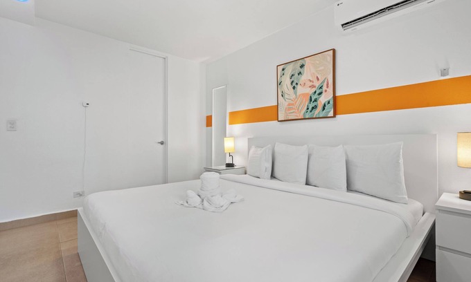 Espinar Apartamento | Beachfront | With Pool | Free Parking