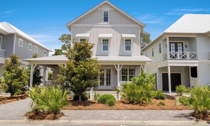 Lakeside at Blue Mountain Beach Casa | BeachHive – 4 Bikes – Community Pool