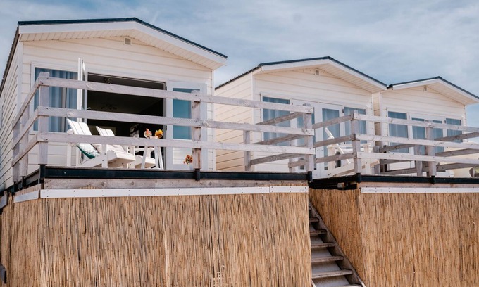 Wijk aan Zee Chalet De Esquí | Beachlodge by the Sea | Honeymoon suite on the beach