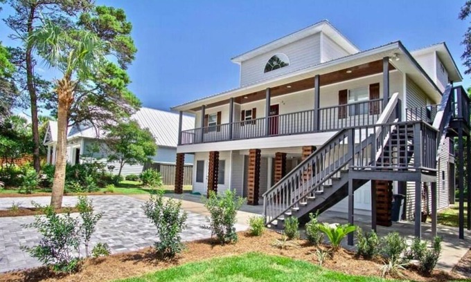 Gulfview Heights Casa | Beachside Birch*Walk To The Beach* LARGE PRIVATE POOL