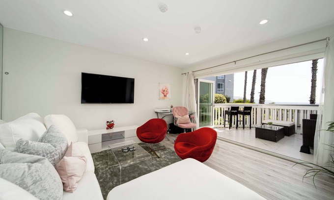 South Redondo Condominio | Beachside Bliss: Cozy 1BR Steps away from the Sand