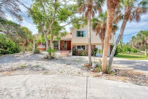 Englewood Casa | Beachside Bliss: Family-Friendly