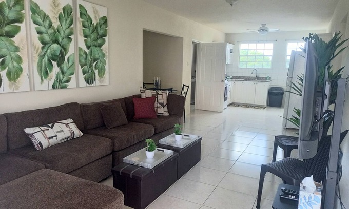 Maxwell Condominio | Beachside Bliss: Modern Condo