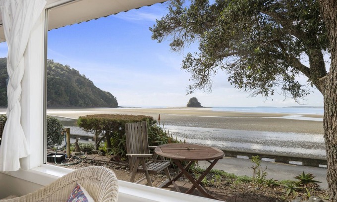 Waiwera Casa | Beachside Bliss – Waiwera Beachfront Holiday Home