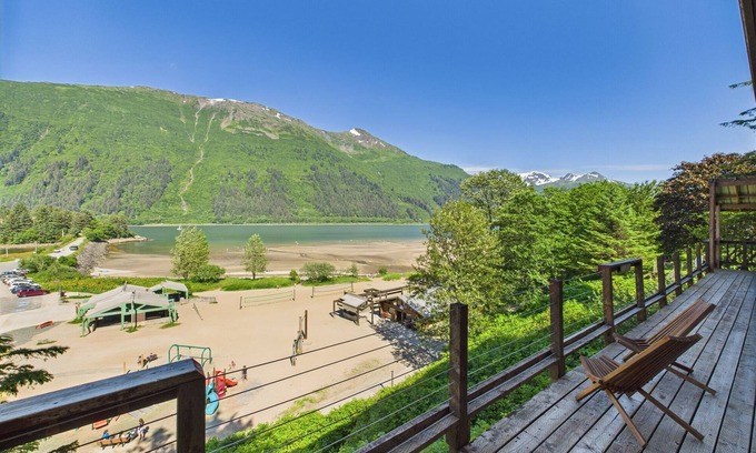 Douglas Casa | Beachside Escape with Deck, Grill & Views