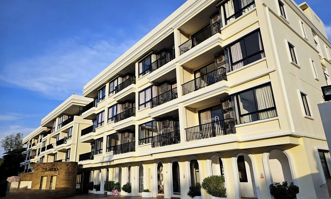Nai Harn Apartamento | Beachside Gem with Lake, Cafes and more