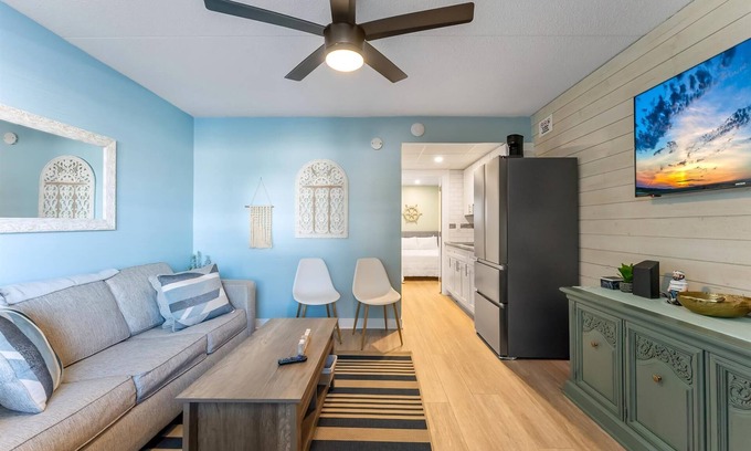 North Wildwood Apartamento | Beachside Getaway: 1 BR Condo with Heated Pools & BBQ Grills in a Prime Location