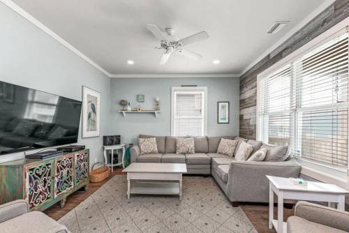 Morgantown Casa | Beachside Getaway- Jacuzzi Fire Pit 3-Min Walk to Beach