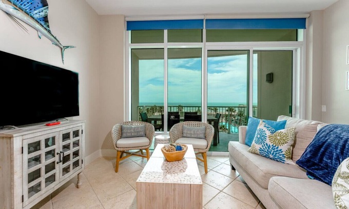 South Padre Island Apartamento | Amazing sunrise and sunset views from your two private balconies...unwind and relax!