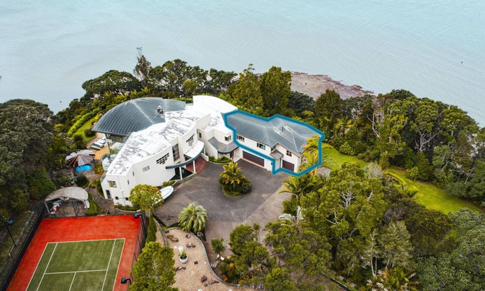 Auckland Region Cabaña | Beachside Luxury - Laingholm Holiday Apartment