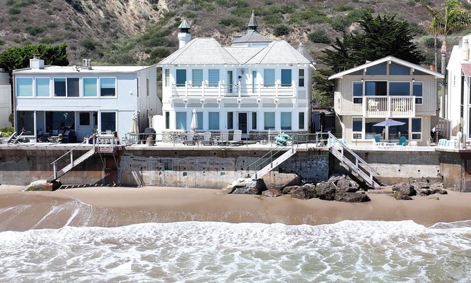 Faria Beach Casa | Beachside Luxury – Oceanfront - The Shoreline - 4-bedroom house with WiFi and AC