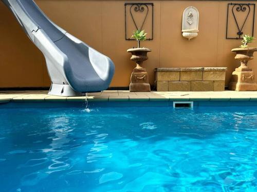 Tootgarook Casa | Beachside SandDunes Villa Waterslide Gas Heat Pool