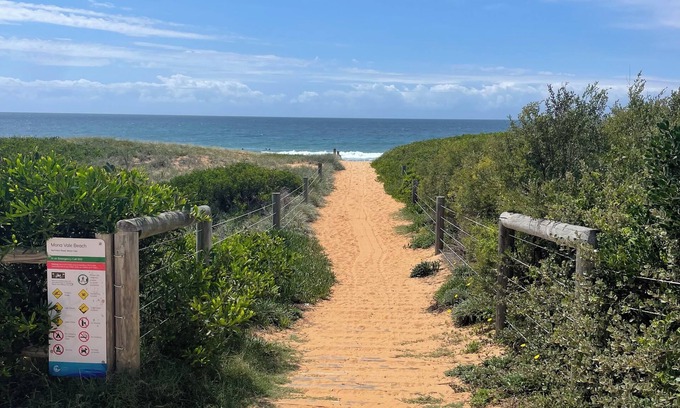 Mona Vale Casa | Beachside townhouse at Mona Vale beach, spacious and modern, footsteps to beach