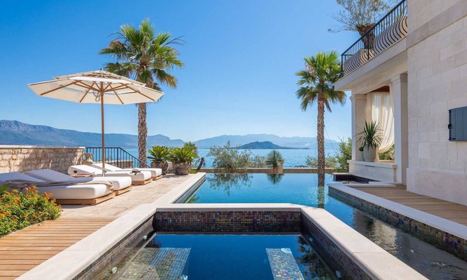 Slatine Villa | Beachside villa Heaven